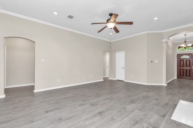 Building Photo - 1715 Parkview Ln