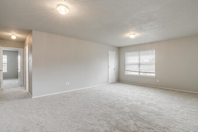 Building Photo - Ready for New Tenants- Large 3 bed, 2.5 bath in West Fort Worth- 76108
