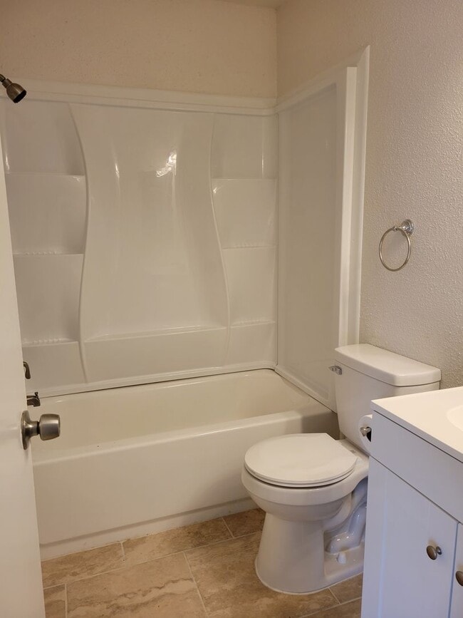 Building Photo - One story, 3 bedroom duplex available!