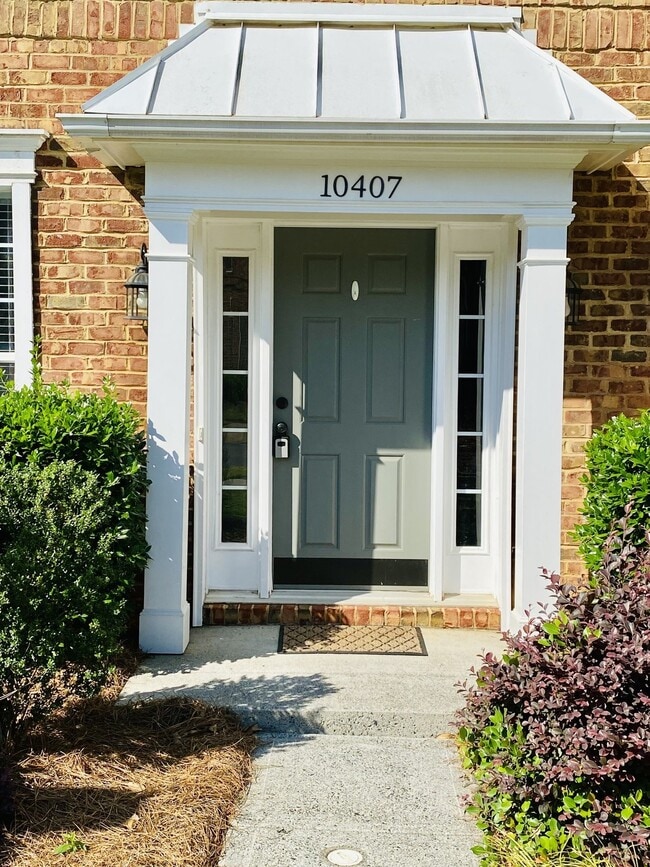 Building Photo - Heart of Ballantyne!  Beautiful End Unit Townhome. 2 Large Primary Suites Up & Flex Rm/3rd BR On ...