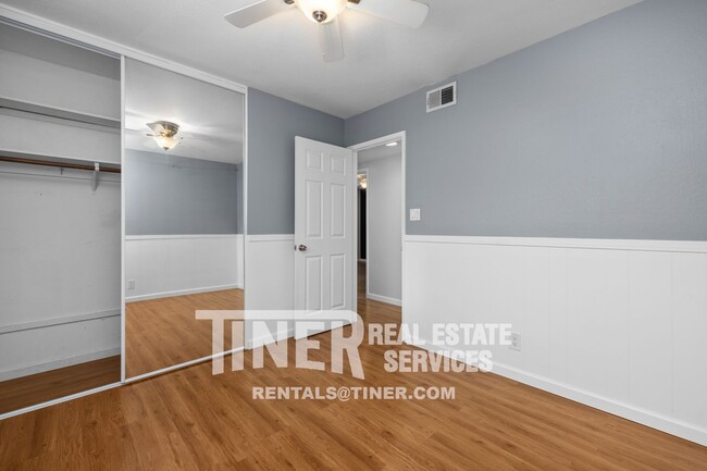 Building Photo - 4801 Papaya Dr