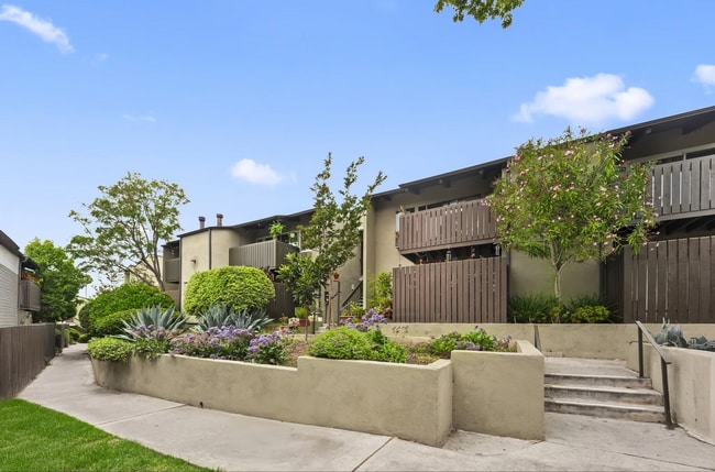 Building Photo - Modern Culver City Gem: Spacious 2-Bed Con...