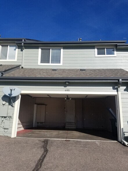 2 car garage - 695 S Depew St