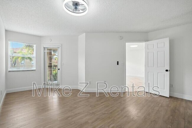 Building Photo - 8880 Colonnades Ct W
