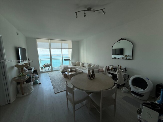 Building Photo - 951 Brickell Ave