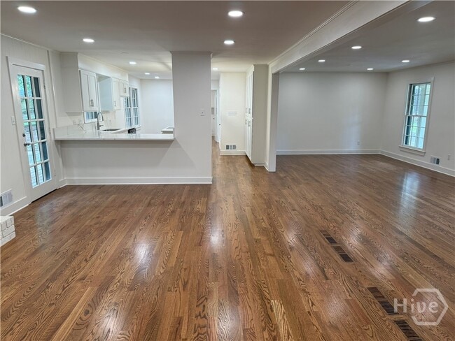 Building Photo - 185 Landor Dr