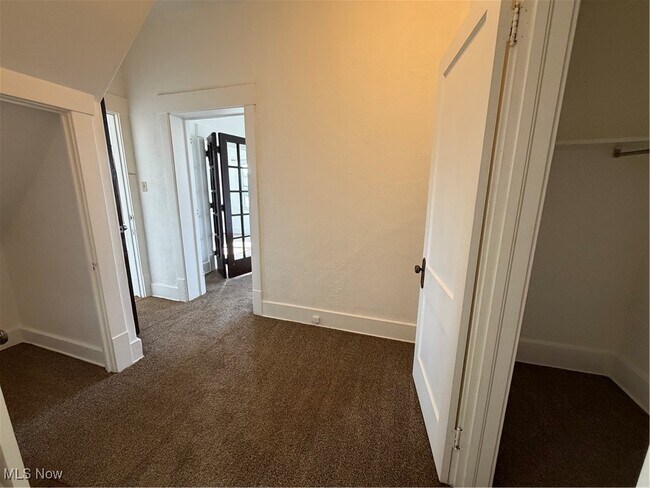 Building Photo - 317 12th St NE