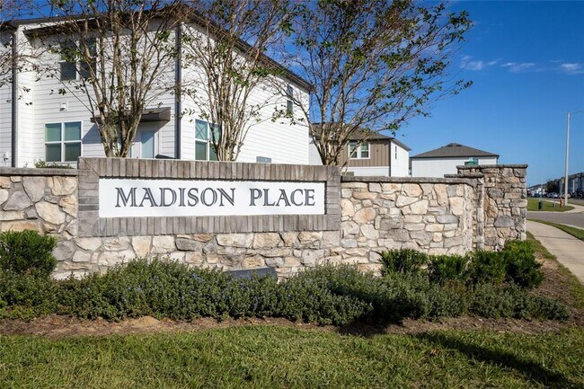 Building Photo - 740 Madison Dr