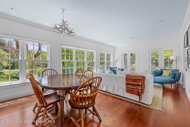 Building Photo - 176 Schoolhouse Rd