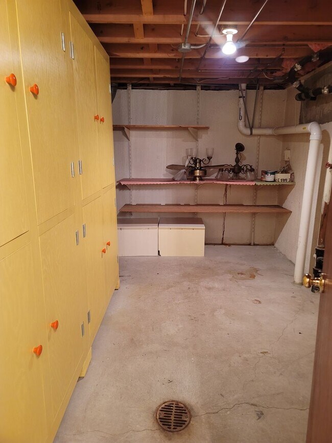 Building Photo - 6117 Shannon Ave