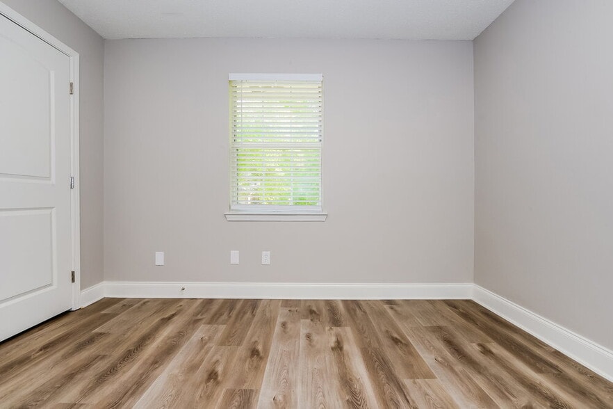 Building Photo - 1959 Corners Cir