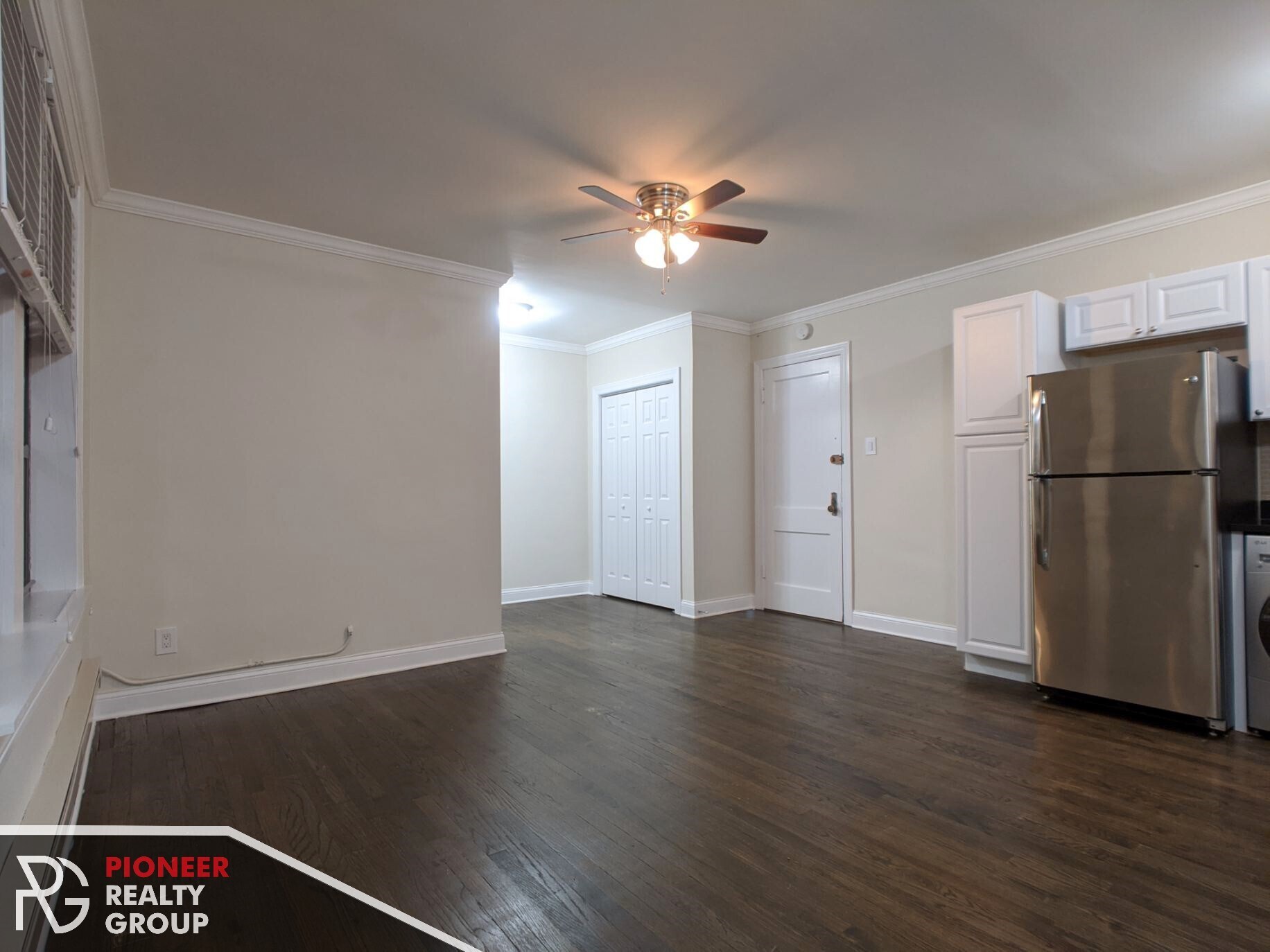 Building Photo - 3340 N Marshfield Ave