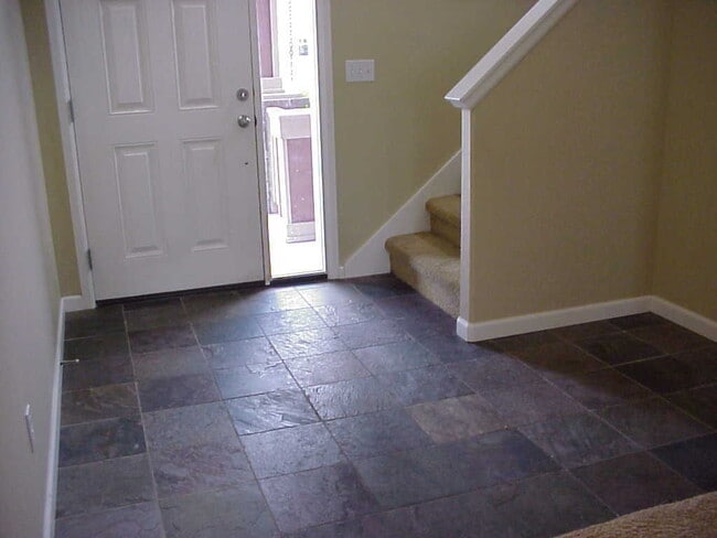 Building Photo - VIDEOTOUR: Stunning Home with Lots of Spac...