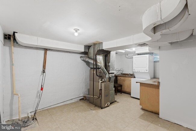 Building Photo - 4816 Woodlawn Dr