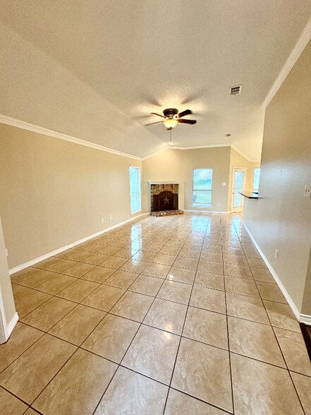 Building Photo - 385 Westward Dr