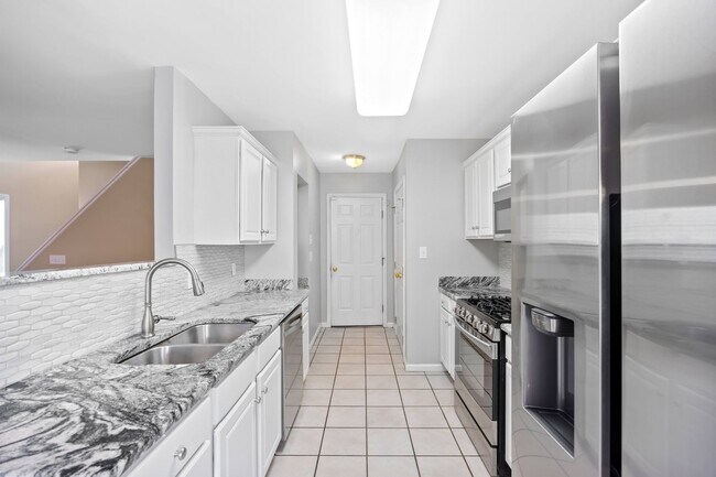 Building Photo - Three Bedroom Home!