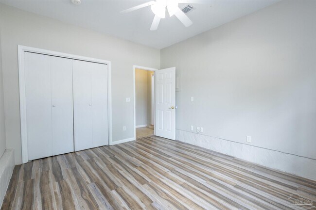 Building Photo - 848 Meadow Ln