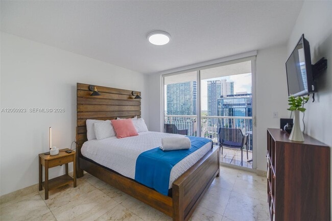 Building Photo - 1200 Brickell Bay Dr