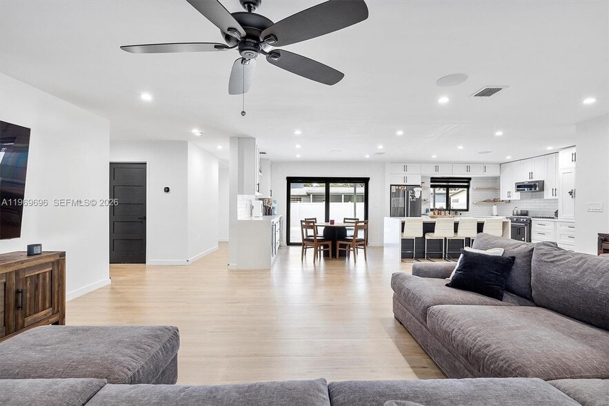 Building Photo - 10950 NW 16th Ct