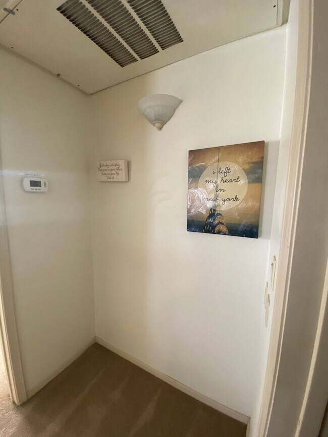 Building Photo - 1 Bedroom, 1 Bath Executive