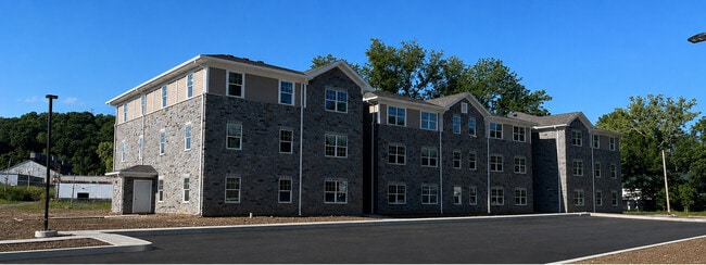 Building Photo - Riverside Landing