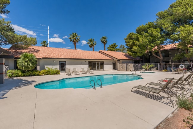 Building Photo - 2606 S Durango Dr