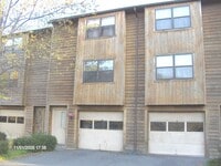 Building Photo - 2 Bedroom 1 Bath Townhouse