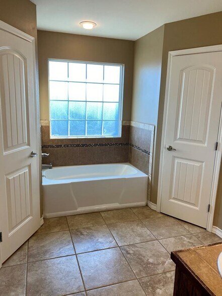 Building Photo - 9 Tracie Trl