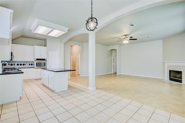Building Photo - 802 Childers Ct
