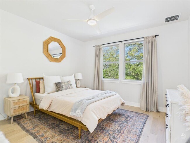 Building Photo - 3002 Sunridge Dr