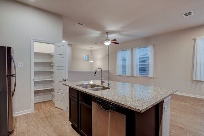 Building Photo - 2212 Dillon Pond Ln