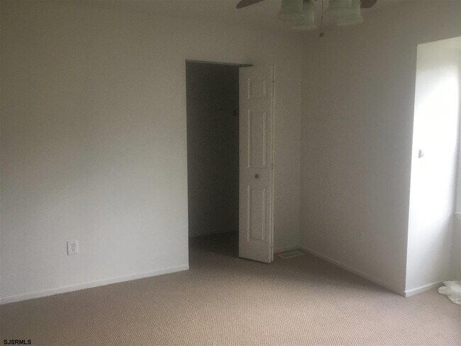 Building Photo - 15 Cambridge Townhouse Dr