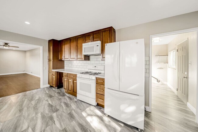 Building Photo - 9714 MacArthur Blvd