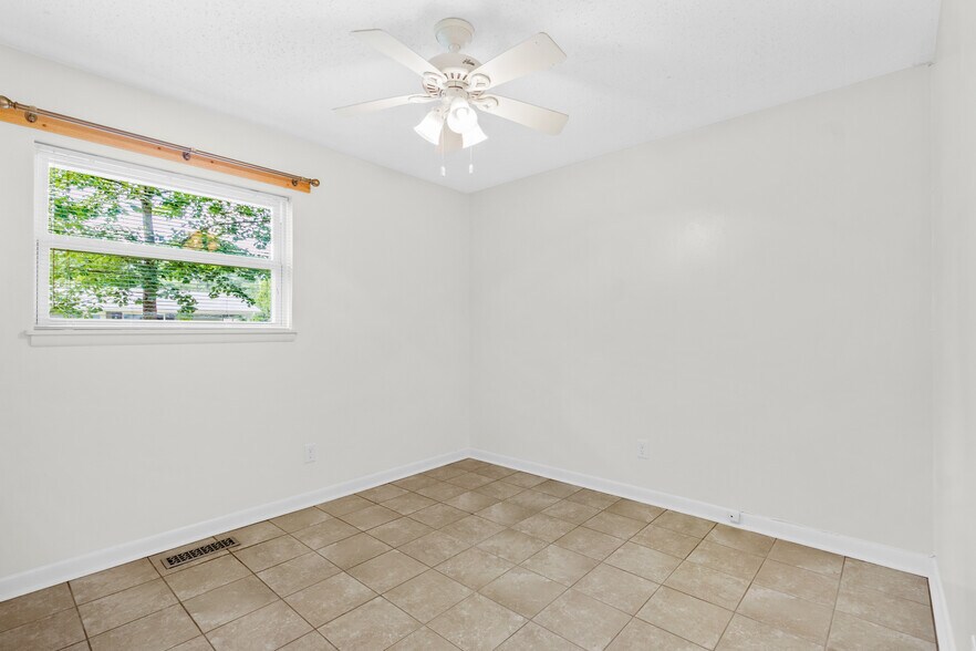 Building Photo - 840 W Davis St