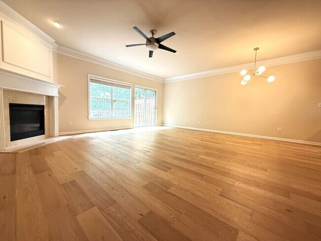 Building Photo - Sandy Springs 3 Bed-3.5 Bath Townhouse in Gated Cambridge, Hardwoods on Main!