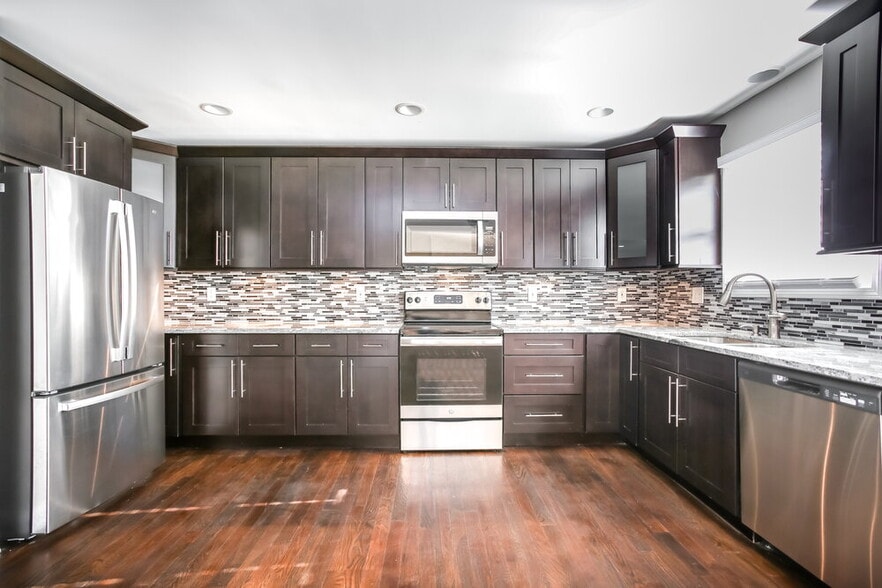 Building Photo - 121 Welshmore Dr