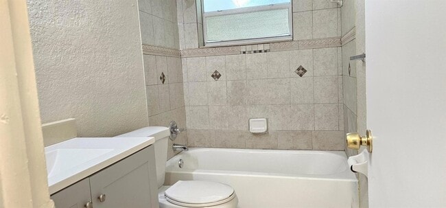 Building Photo - 151 NE 185th Terrace