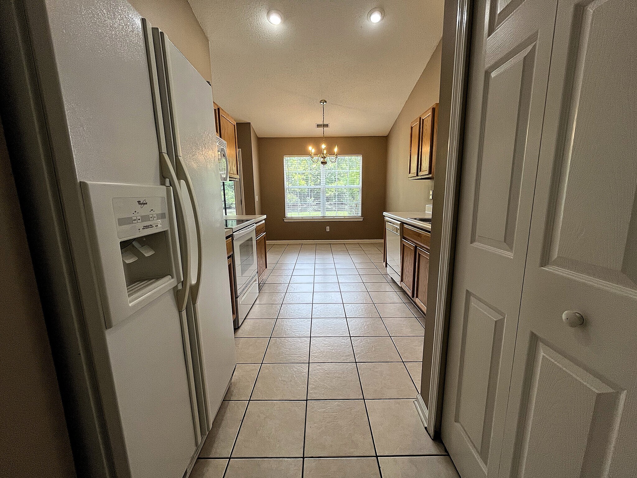 Building Photo - 485 Live Oak Walk
