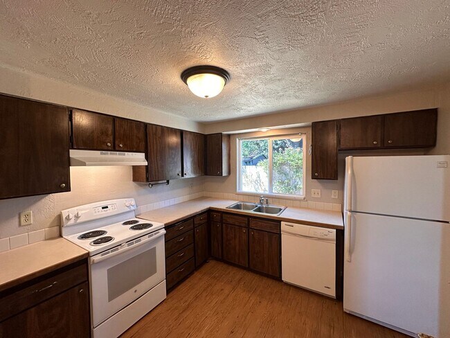 Building Photo - 148-38th Place Duplex