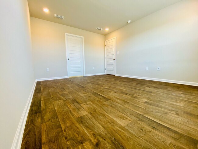 Building Photo - 23135 Shadowridge Dr