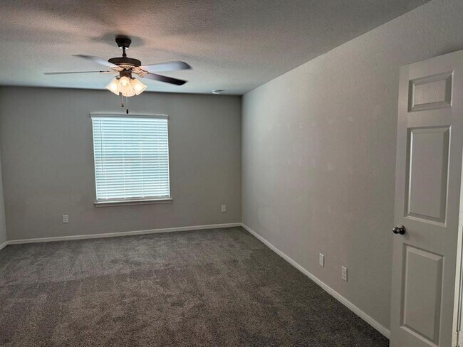 Building Photo - 105 Camelot Pl Ct