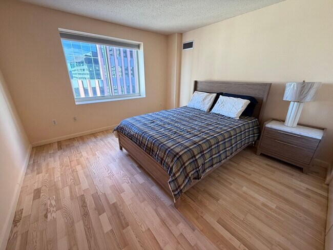 Building Photo - 8 Museum Way