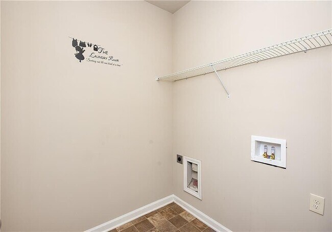 Building Photo - 7490 Silk Tree Pointe