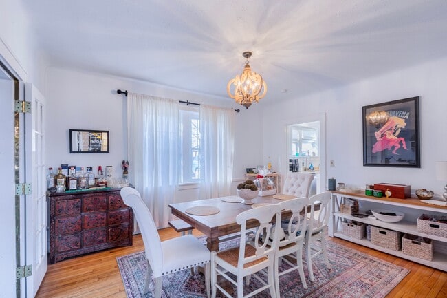 Building Photo - 525 Donne Ave