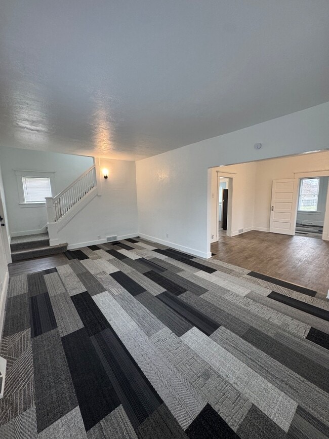 Building Photo - 1418 Avalon St