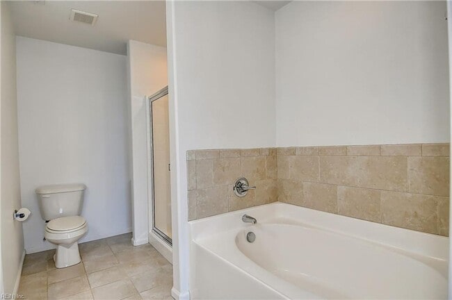 Building Photo - Three Story Condo near the Oceanfront