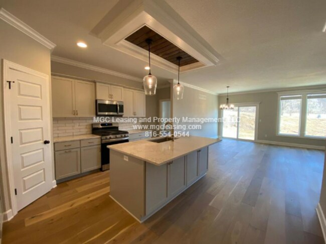 Building Photo - Location and Luxury Perfected in Parkville!