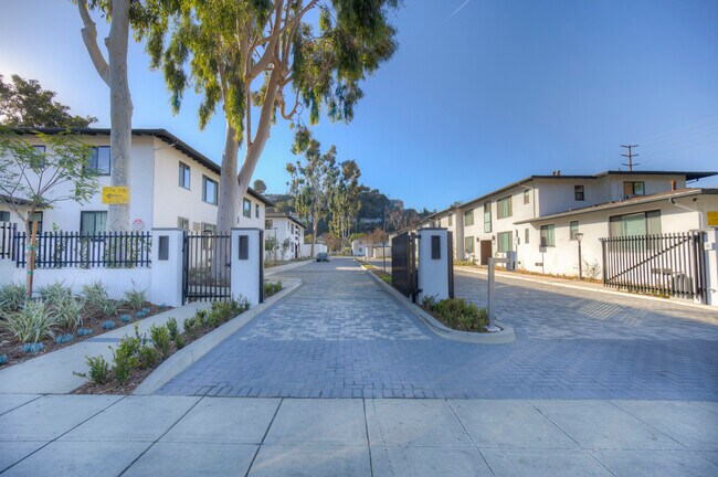 Building Photo - 1574 Yosemite Dr