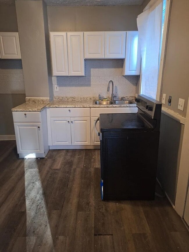 Building Photo - 2355 E 86th St