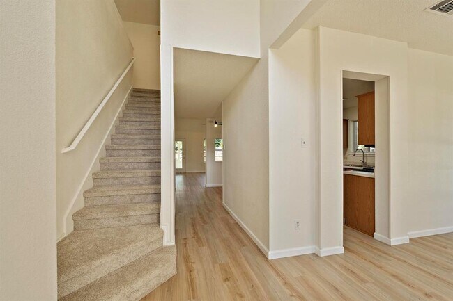 Building Photo - 1201 Marigold Way